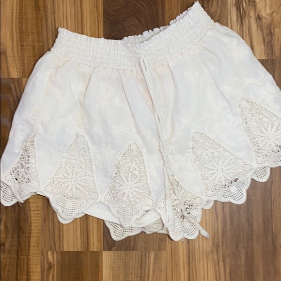 Adorable Soft Lacey Shorts off white - Picture 3 of 5